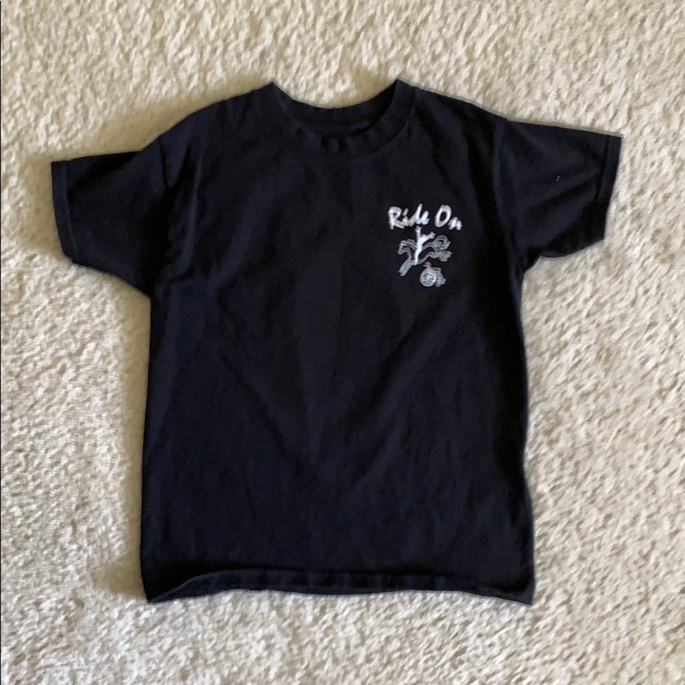 black horse boys tee